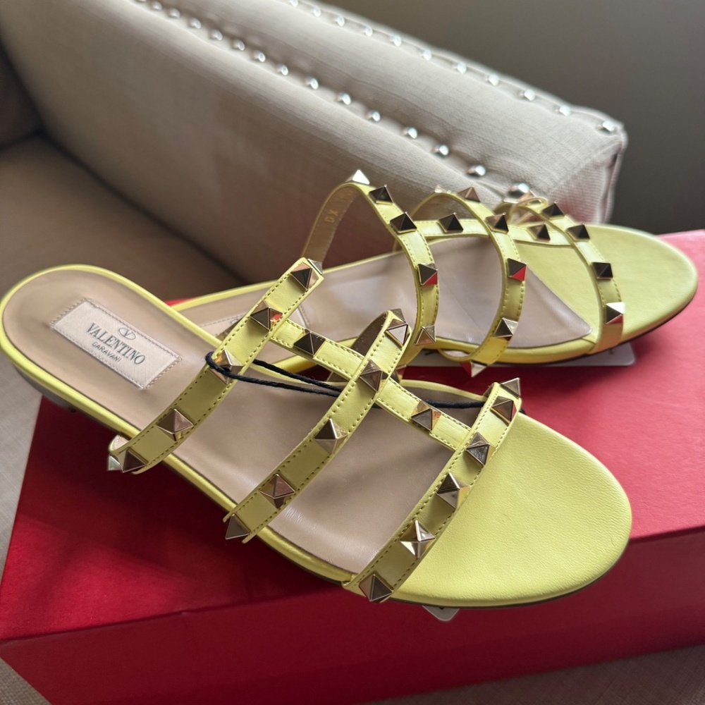 Sandals - Picture 3 of 6